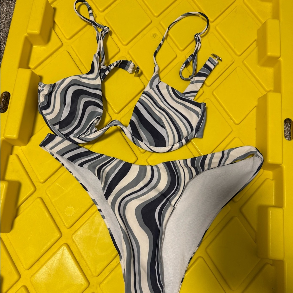 Stylish Black and White Swirl Bikini